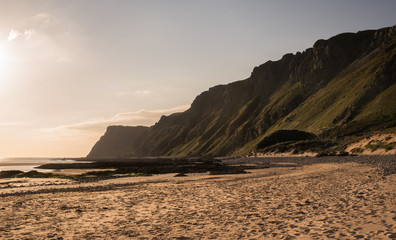 Sand Strand und Küsten Landschaft im Sonnenuntergang