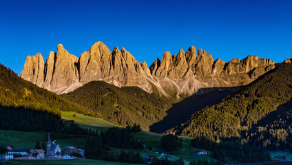Obraz premium Santa Maddalena, Odle Mountain Peaks, Val di Funes, Dolomites, Italy