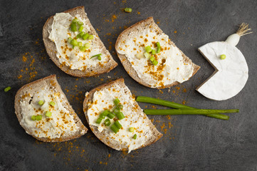 Bread with cheese and spring onion flavored spicy curry