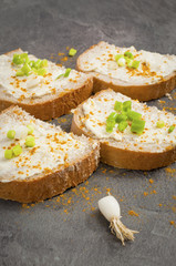 Bread with cheese and spring onion flavored spicy curry