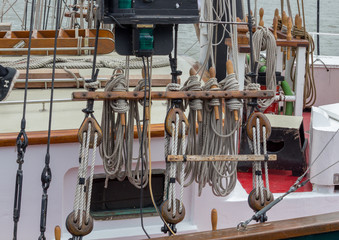 Sail rigging