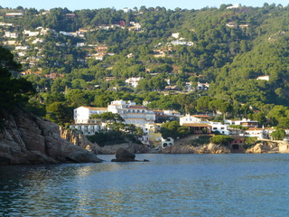Fototapeta premium Bagur​​​​​ ​ / Begur, localidad de la provincia de Gerona en la Costa Brava situado en la comarca catalana del Bajo Ampurdán (Cataluña,España)