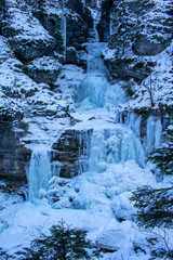 Kuhflucht in Farchant gefrorener Wasserfall