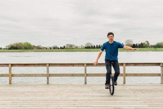 Unicyclist idling