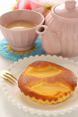 apple sweet bun and milk tea