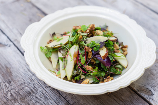 fresh pear and walnut salad