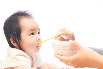 離乳食初期　赤ちゃん　子育て
