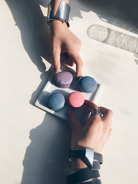 Friends eating macaroons