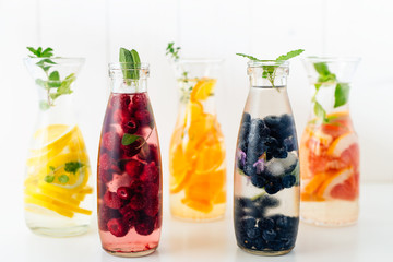 Summer drink: refreshing raw fruits infused water