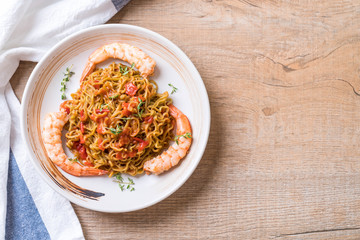 vegetable noodle with tomatoes sauce and shrimps