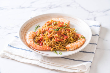 vegetable noodle with tomatoes sauce and shrimps