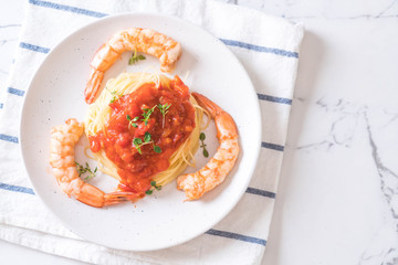 spaghetti with tomatoes sauce and shrimps