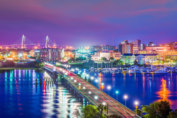 Fototapeta na wymiar Charleston, South Carolina, USA Skyline