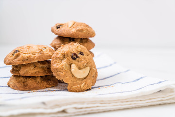 cookies with raisin and cashew nuts