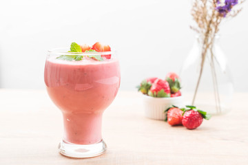 strawberry smoothies milkshake