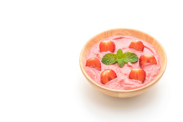 strawberry smoothies bowl