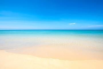 Fototapeta na wymiar Sea view tropical beach with sunny sky of Phuket island.