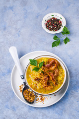 Thick pea soup with bacon