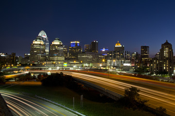 View of Cincinnnati, Ohio skyline at dusk.