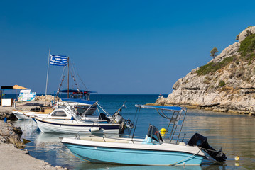 Obraz premium Kleiner Hafen in der Bucht von Kolymbia, Rhodos 