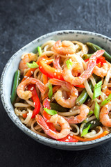 Stir fry with shrimps (prawns) and noodles