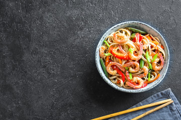 Stir fry with shrimps (prawns) and noodles