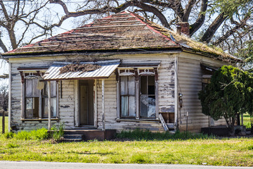 Fototapeta na wymiar Abandoned Home In Disrepair