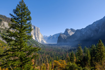 Fototapeta premium Tunnel View in Smoke from Fires Yosemite California