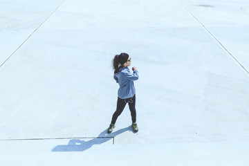 スポーティーな女性 アウトドア