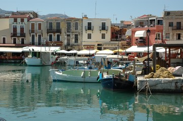 Fototapeta na wymiar Port de Réthymnon, île de Crète