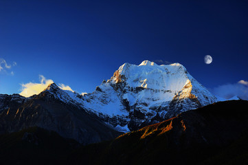 Snowy summit mountain landscape at dawn.