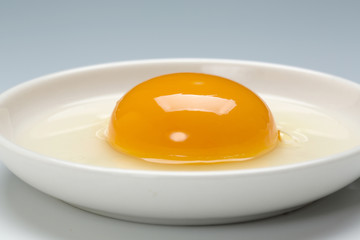 黄身が盛り上がる新鮮タマゴ
