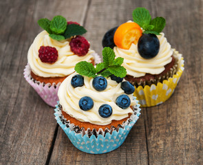 Cupcakes with fresh berries