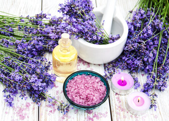 Obraz na płótnie Canvas Spa products with lavender