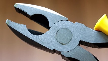 jaws of pliers open and closed, close up - Powered by Adobe
