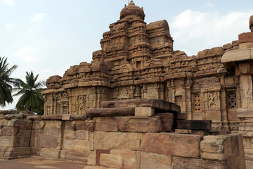 Группа храмов в городе Паттадакал в Индии  