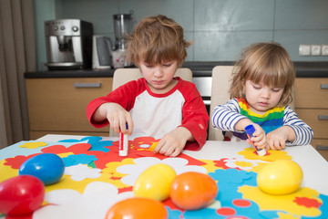 Naklejka premium ?ute preschool children prepare together Paper decor. Tools and materials for children's art creativity on table. Easter decor.