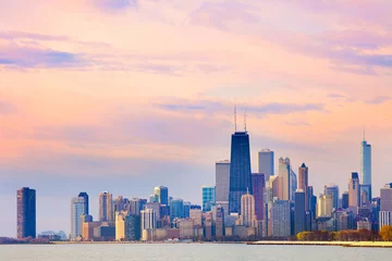 Fotobehang De stadshorizon van de binnenstad van Chicago bij dageraad, Illinois, de V.S © Jose Luis Stephens