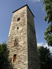 Fototapeta na wymiar Bergfried in Wutha-Farnroda, Aussichtsturm aus Stein