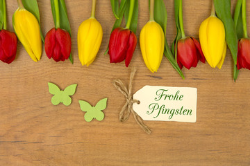 Tulpen und Karte: Frohe Pfingsten