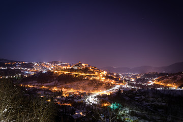 vista notturna sulla città di Fiuggi 
