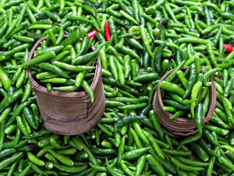 Saint Paul / La Reunion: Fresh green chilies at a market stand on the open market on the seafront esplanade