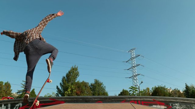 Jumping with the skateboard, slow motion