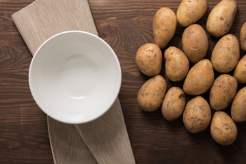 Kartoffel und Schüssel