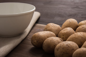 Kartoffel und Schüssel