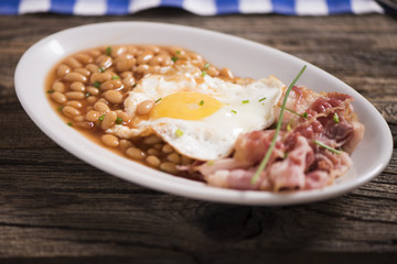 sunny side up eggs with organic bacon, hashbrowns and crsipy toast