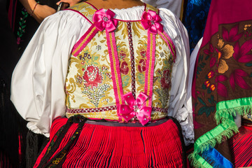 SELARGIUS, ITALIA - SETTEMBRE 8, 2013: Antico matrimonio selargino, dettaglio di un costume tradizionale sardo - Sardegna