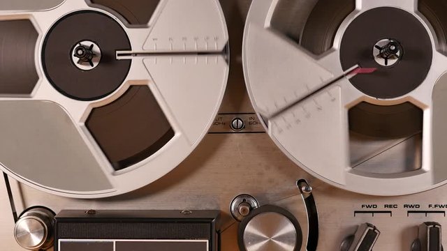 Operating a Vintage Reel to Reel tape recorder