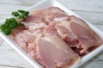 鶏もも肉　生肉