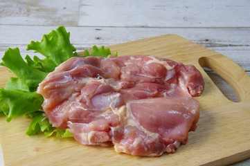 鶏もも肉　生肉